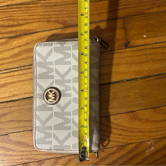 Michael Kors Cream Monogram Wallet with Gold Accents - Picture 3 of 11